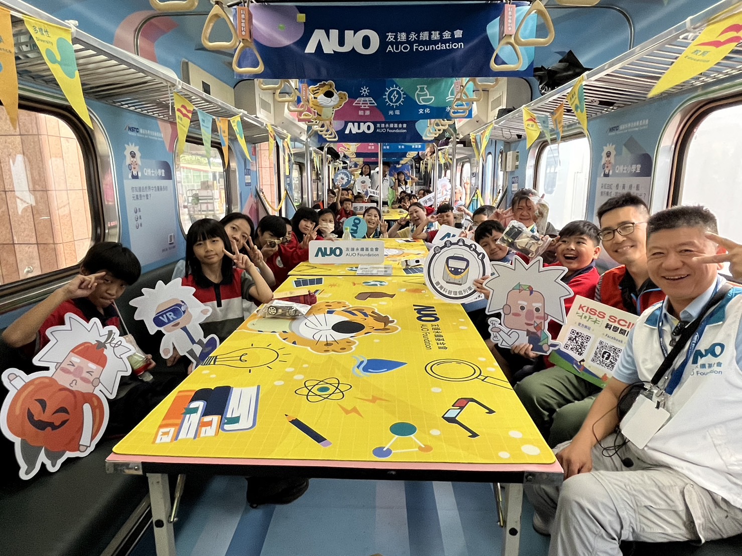 人生就是搏永續基金會參與「臺灣科普環島列車」，設計基礎科學車廂課程，以「淨零碳排和永續能源」為主題，讓學生透過創意實驗認識淨零知識，以及思考生活中的減碳行為